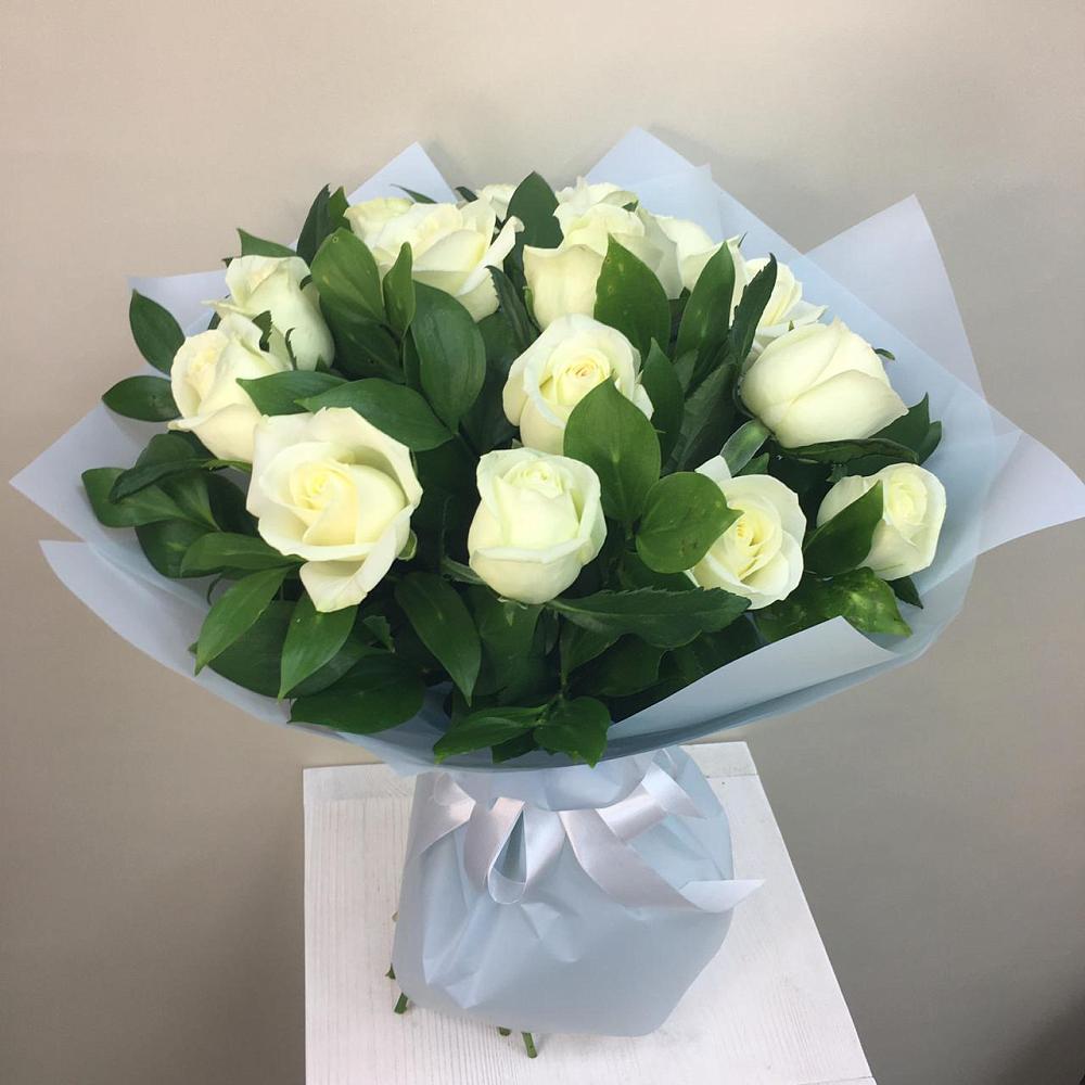 Букет 15 Белых роз Проуд в Среднем Подкумке