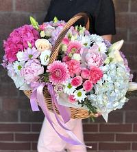 Композиция солнечный день в Среднем Подкумке Цветочная композиция из Розы, Хризантемы, Пионы и Лизиантусы в корзине в Среднем Подкумке