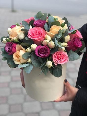 Цветочная композиция из Розы в шляпной коробке в Среднем Подкумке